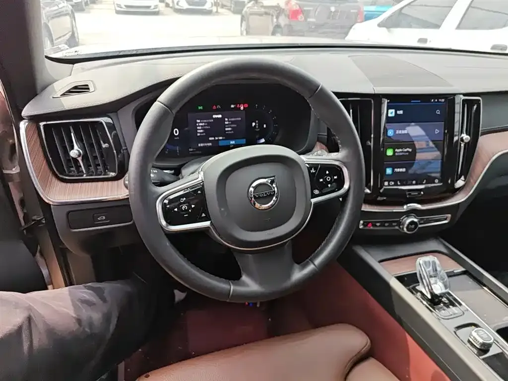 Volvo XC60 — фото 2