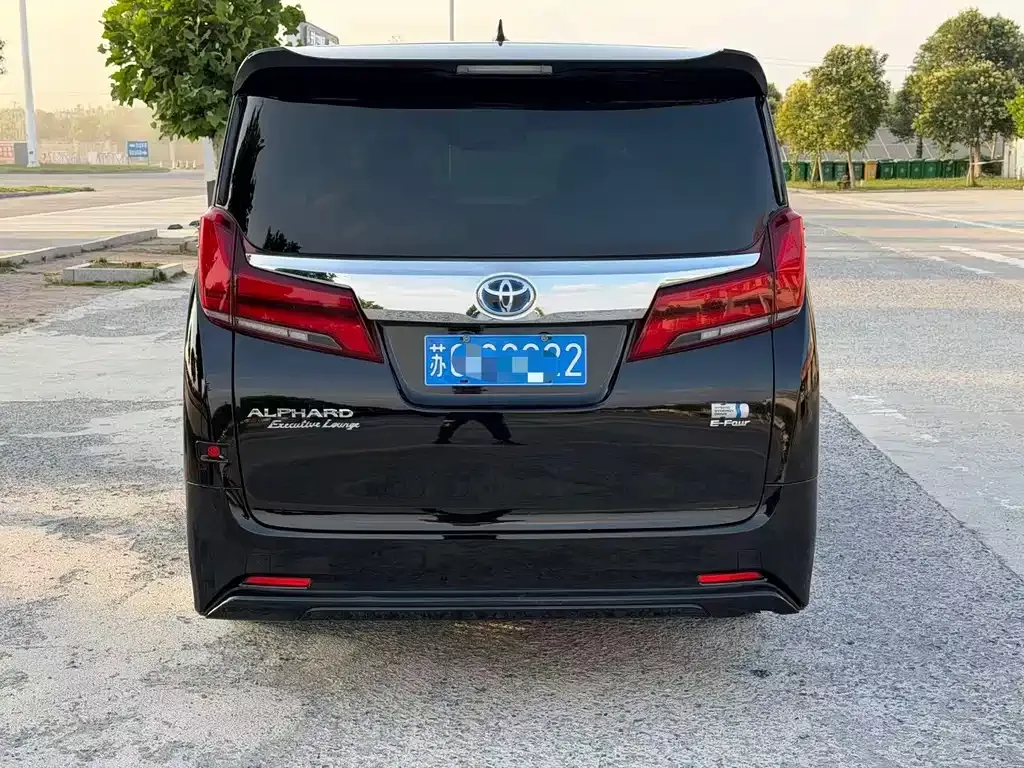Toyota Alphard — фото 7