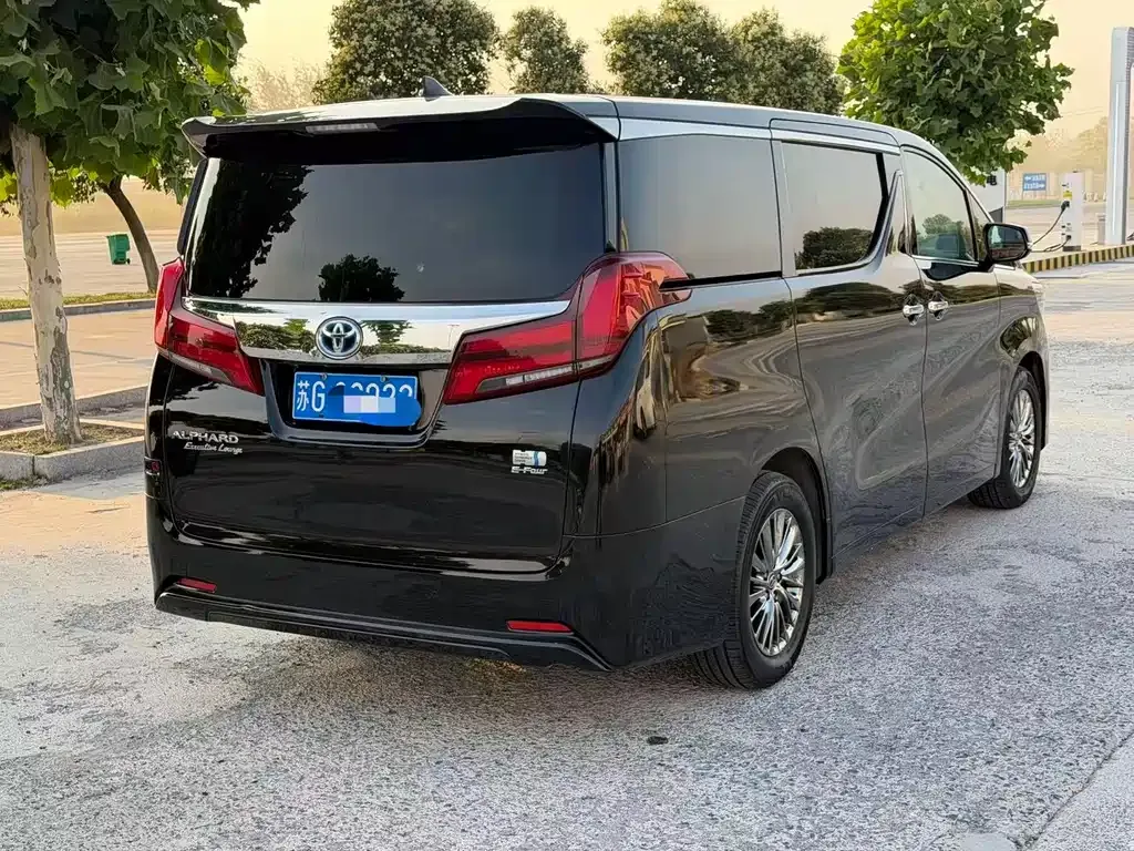 Toyota Alphard — фото 8