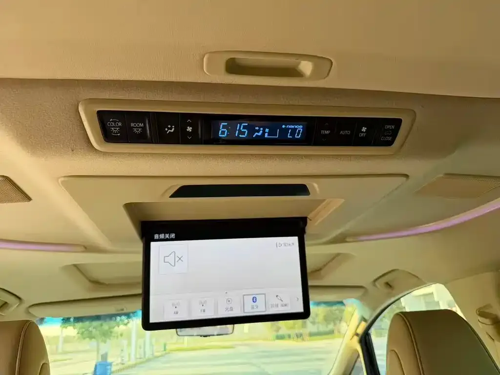 Toyota Alphard — фото 2
