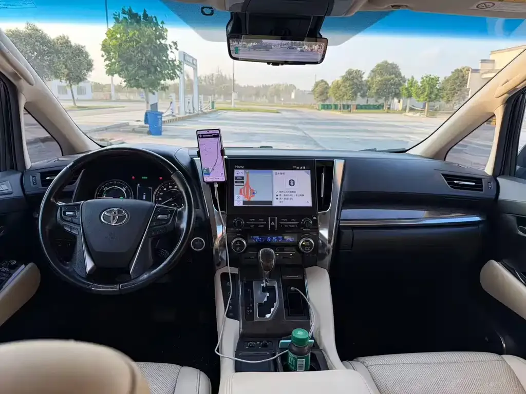 Toyota Alphard — фото 6