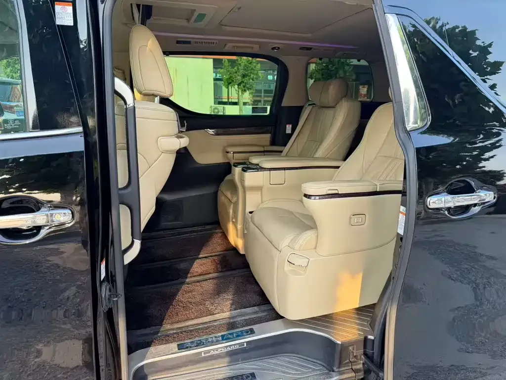Toyota Alphard — фото 5