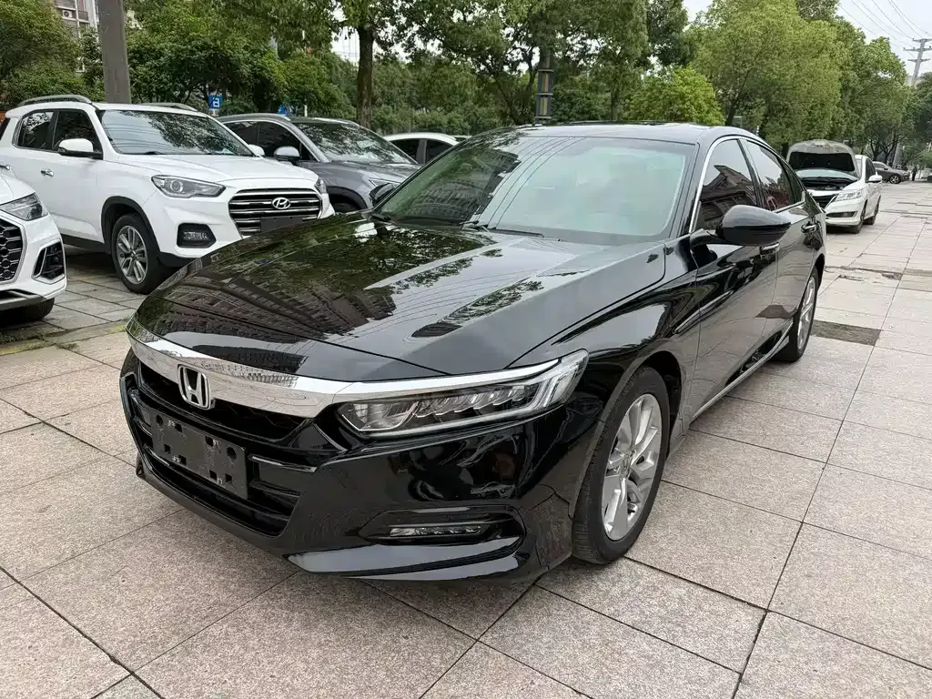 Honda Accord — фото 1