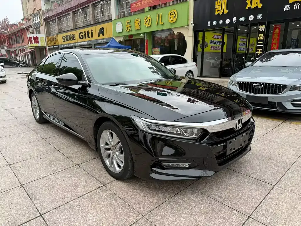 Honda Accord — фото 5
