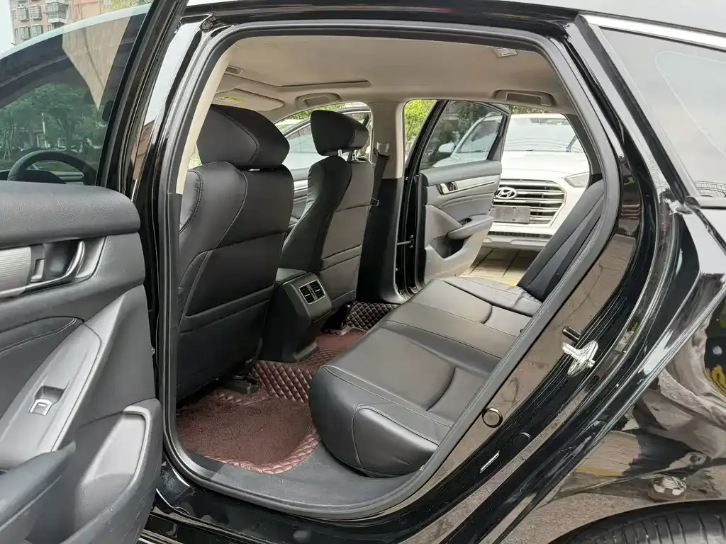 Honda Accord — фото 6