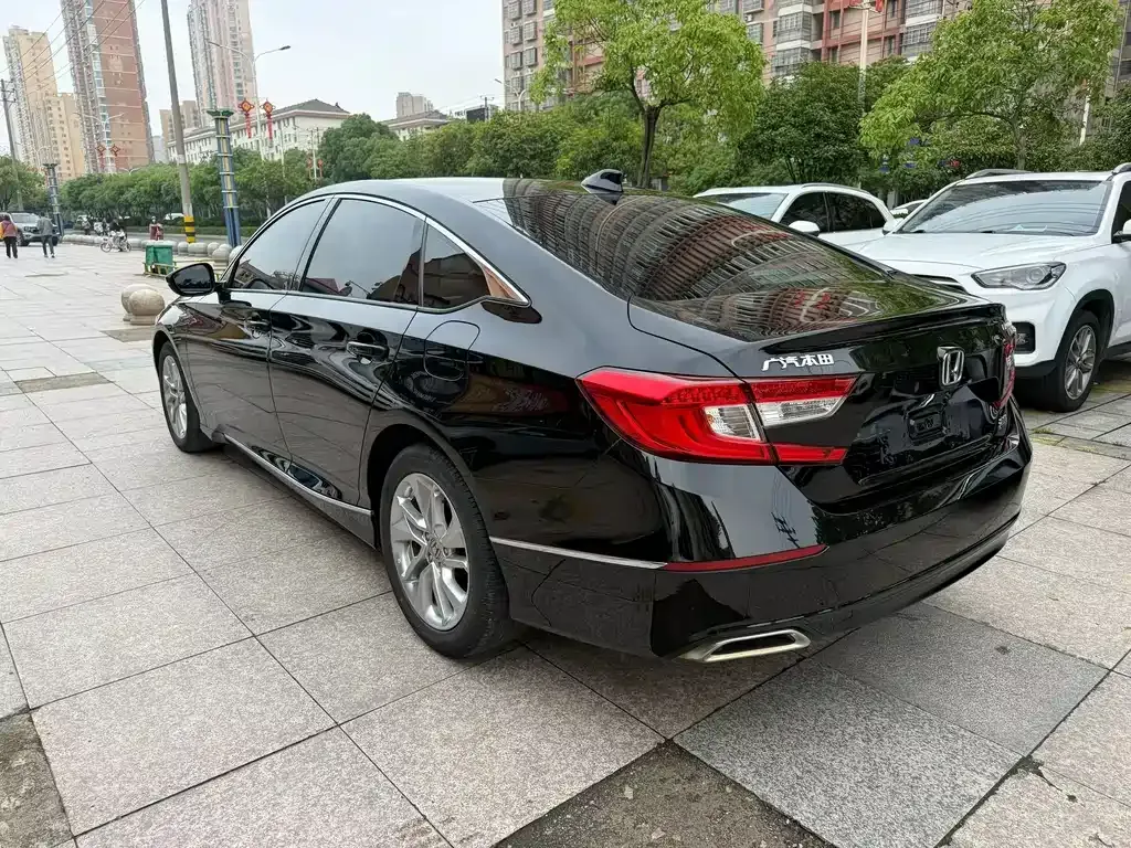 Honda Accord — фото 7