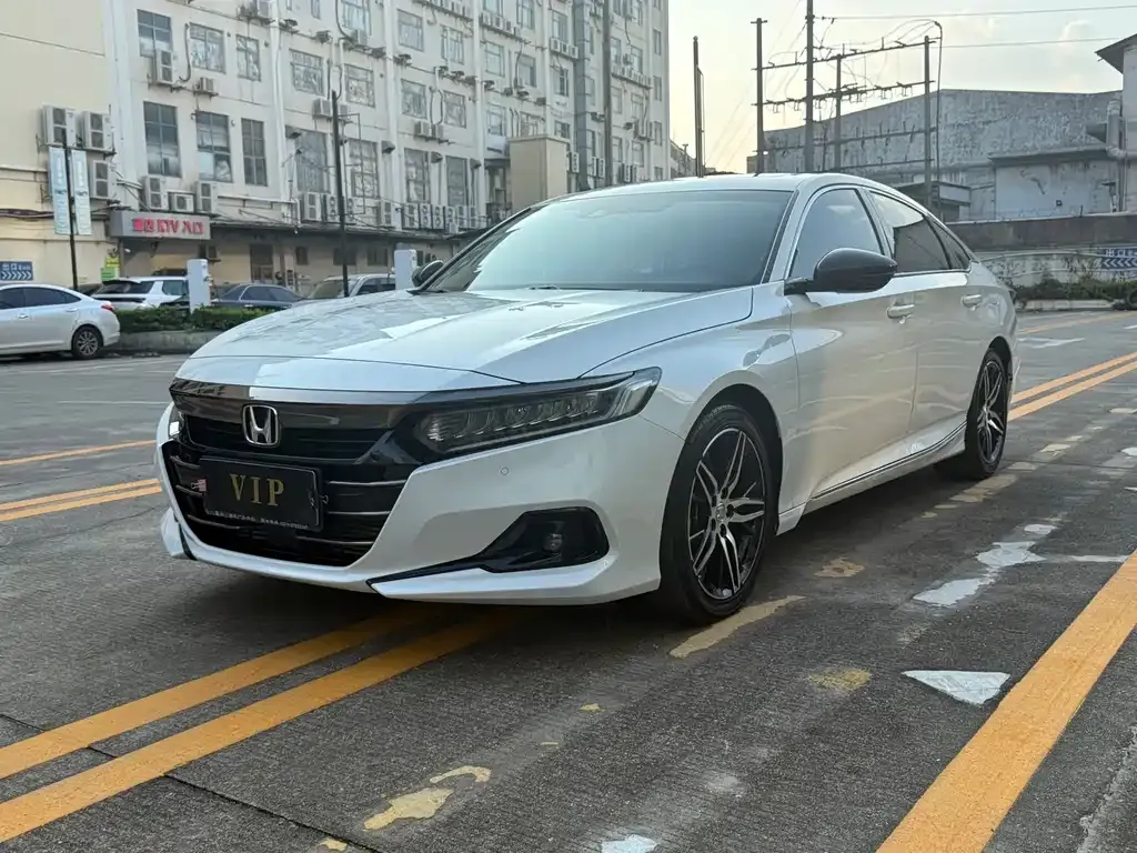 Honda Accord — фото 1