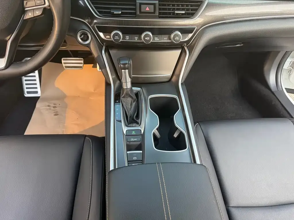 Honda Accord — фото 8