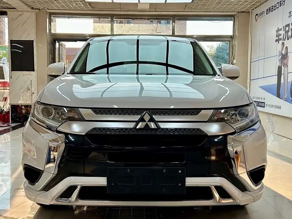 Mitsubishi Outlander — фото 6