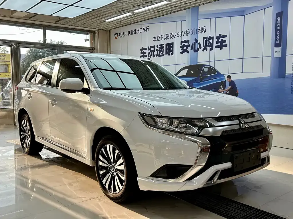 Mitsubishi Outlander — фото 7