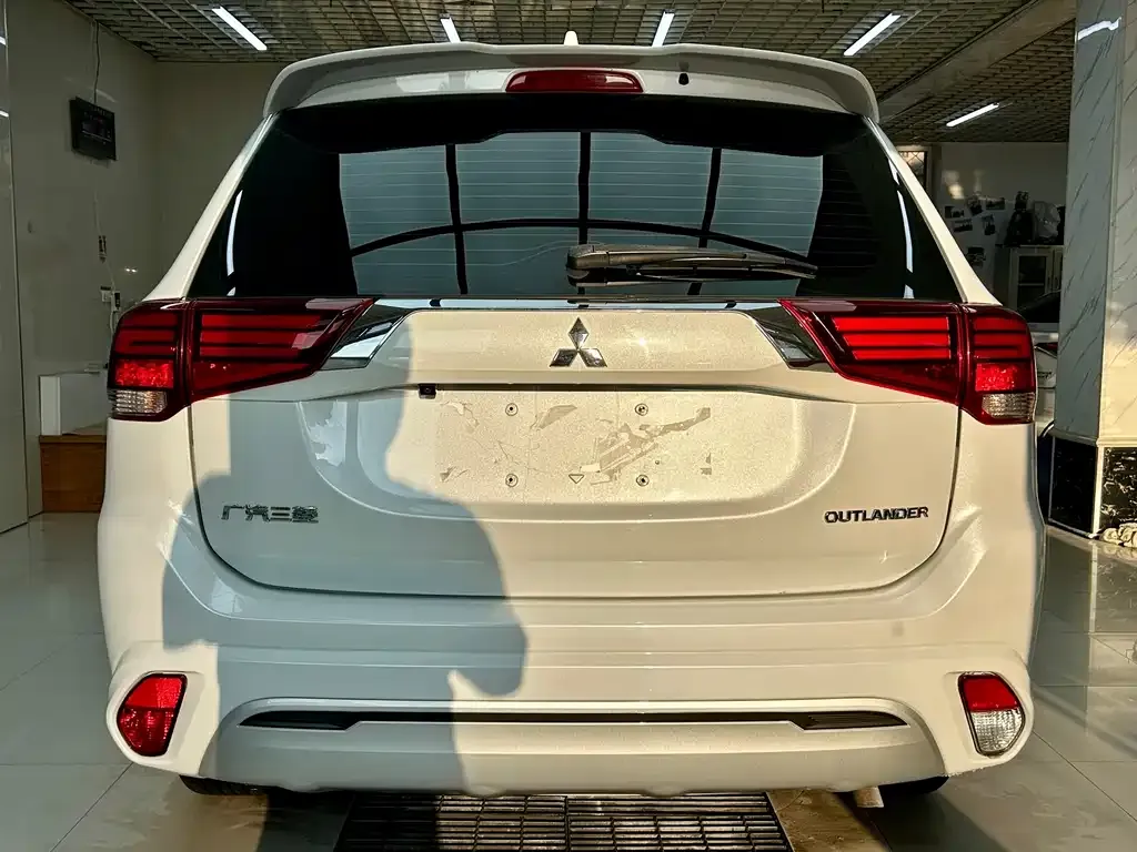 Mitsubishi Outlander — фото 3