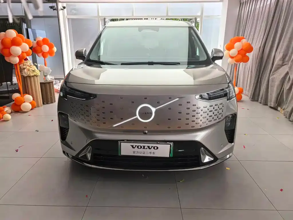 Volvo EM90 2024 из CN, фото 4