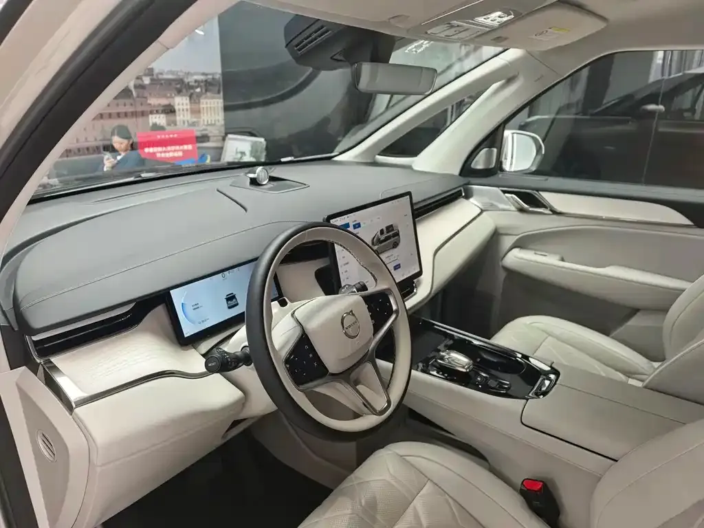 Volvo EM90 2024 из CN, фото 9