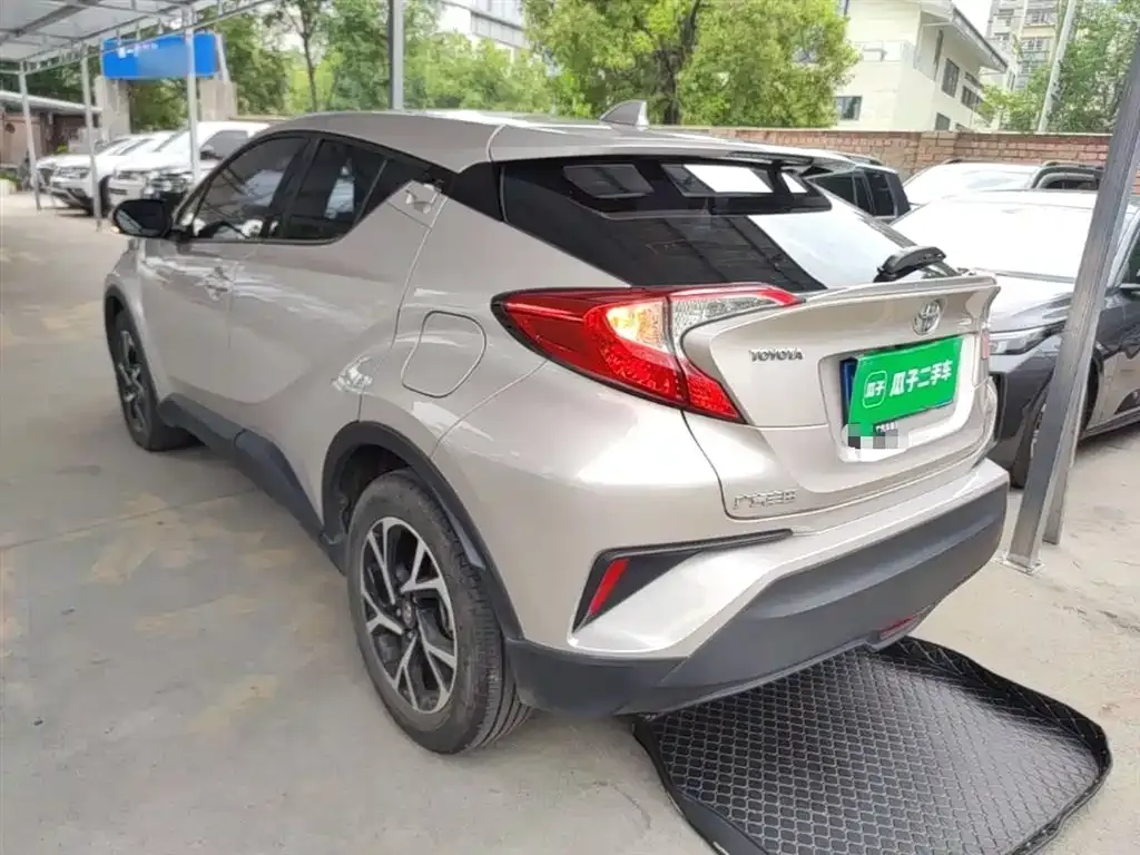 Toyota C-HR — фото 10