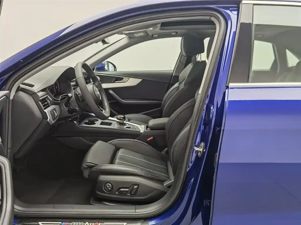 Audi A4L 2021 из CN, фото 5