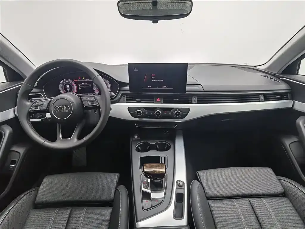 Audi A4L 2021 из CN, фото 10