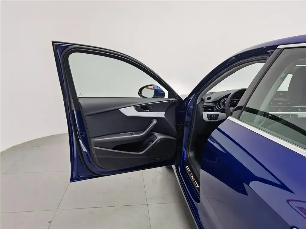Audi A4L 2021 из CN, фото 3