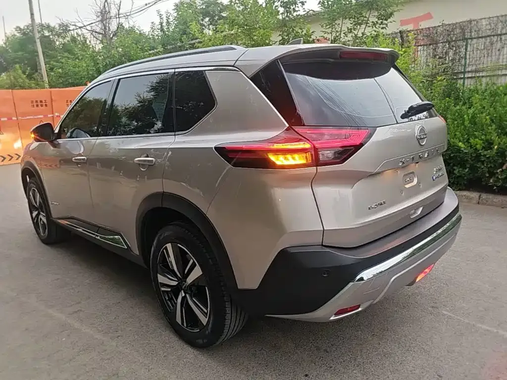 Nissan X-Trail — фото 10
