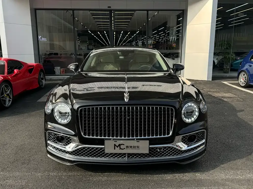 Bentley Flying Spur — фото 1