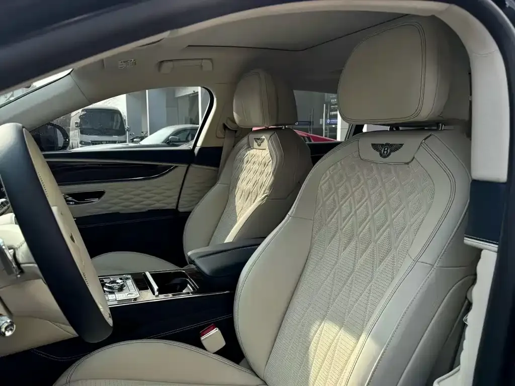 Bentley Flying Spur — фото 3