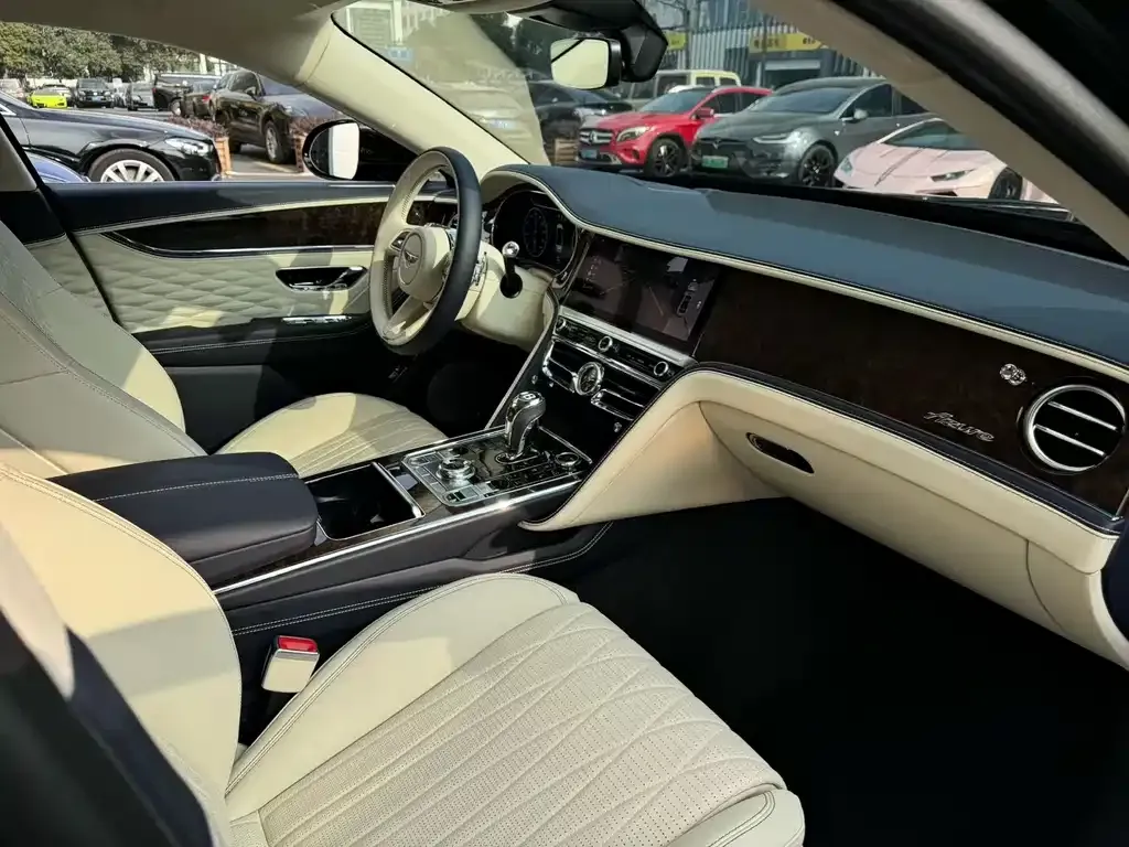 Bentley Flying Spur — фото 2
