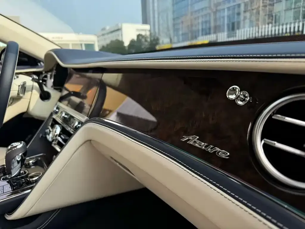 Bentley Flying Spur — фото 4