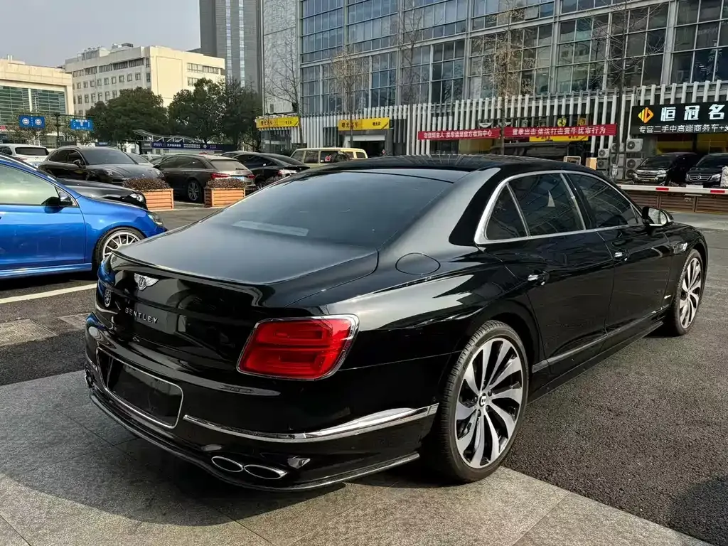 Bentley Flying Spur — фото 9