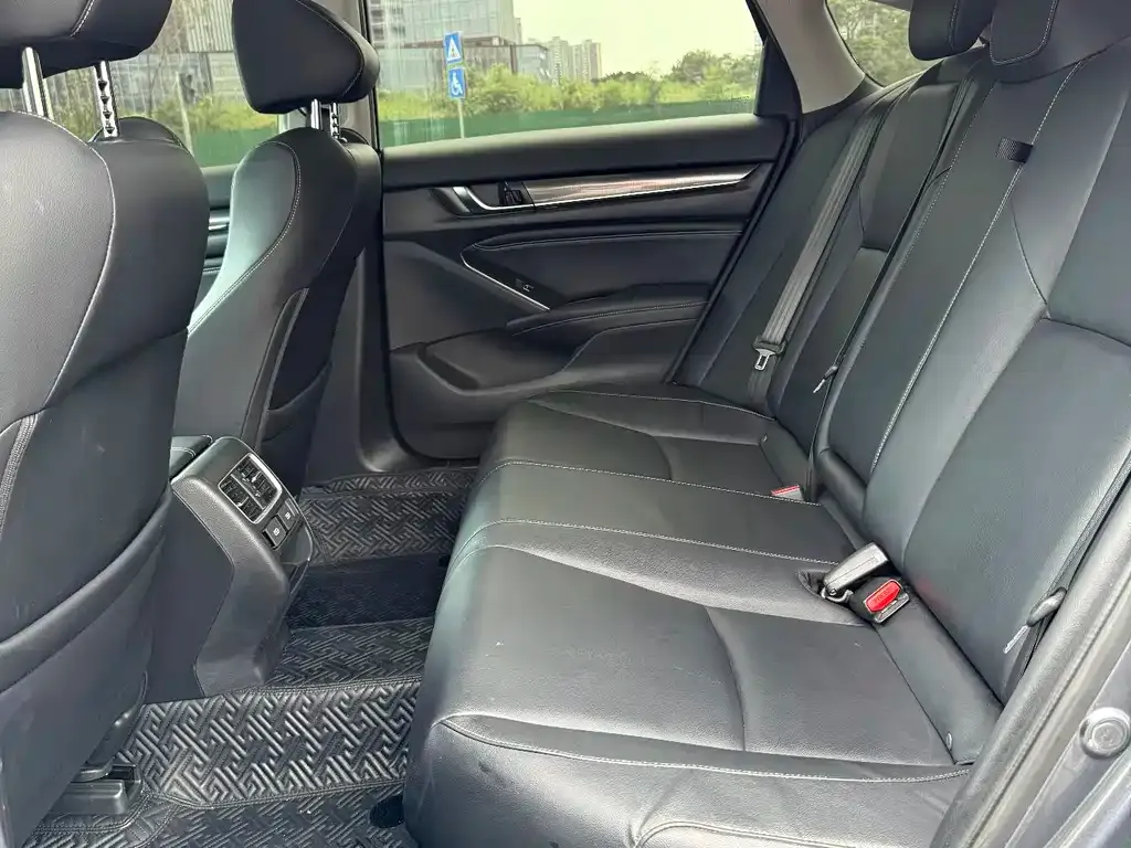Honda Accord — фото 6