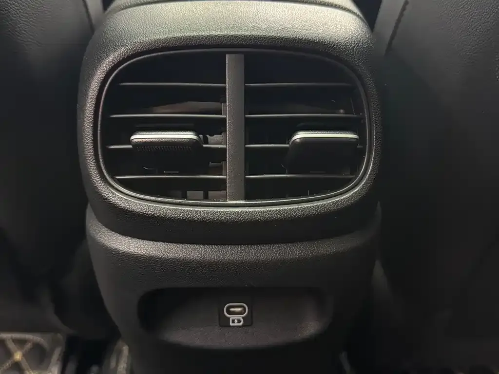 Hyundai Elantra — фото 10