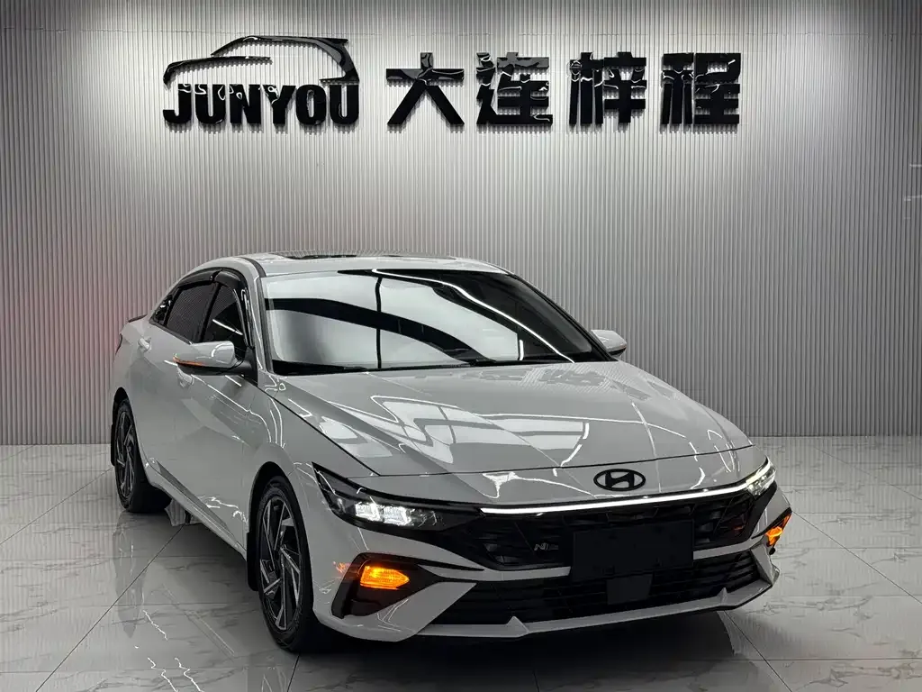 Hyundai Elantra — фото 2