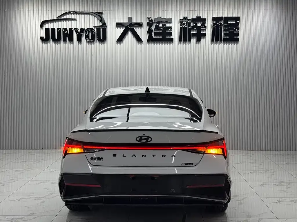 Hyundai Elantra — фото 3