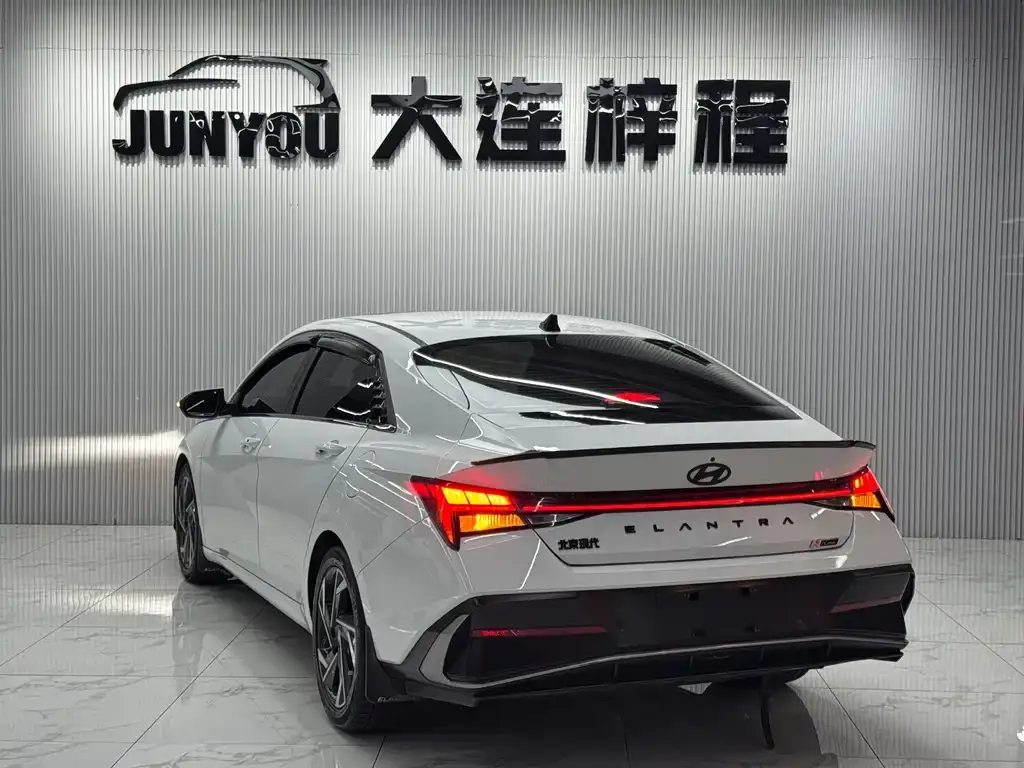 Hyundai Elantra — фото 6