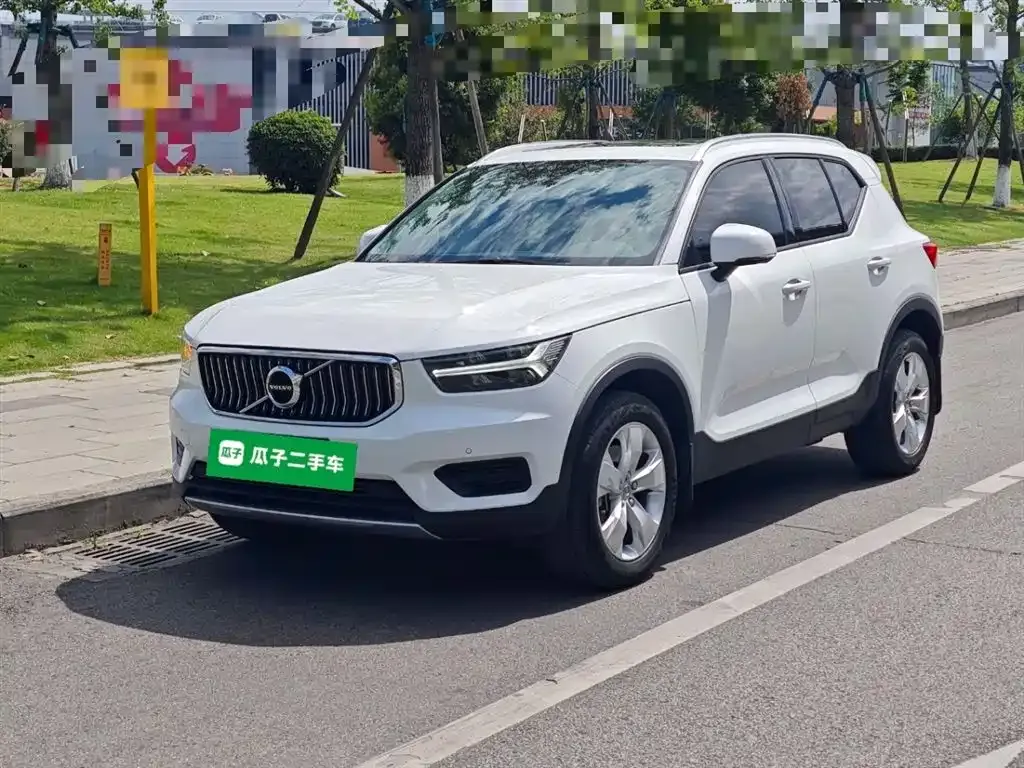 Volvo XC40 — фото 2