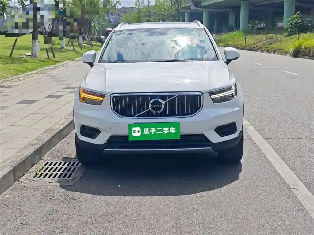 Volvo XC40 — фото 10