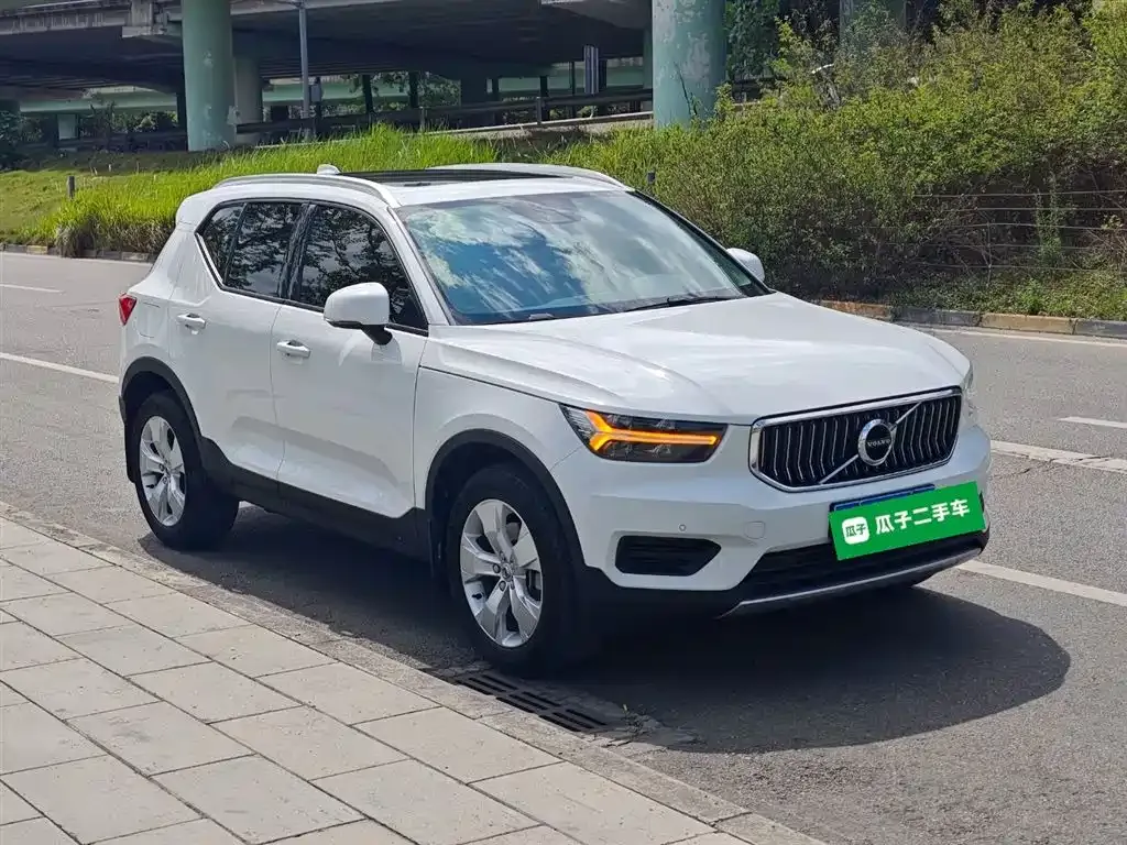 Volvo XC40 — фото 5