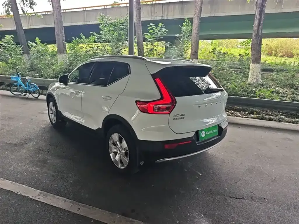 Volvo XC40 — фото 3