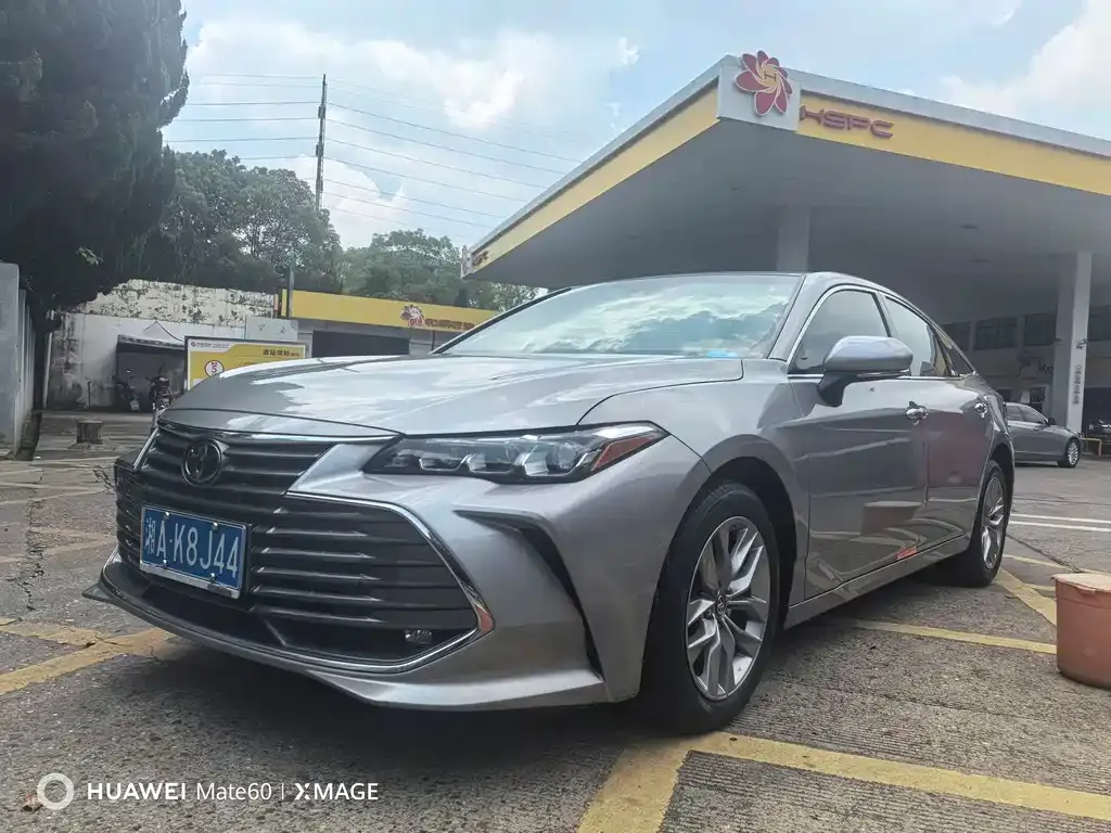 Toyota Avalon — фото 1