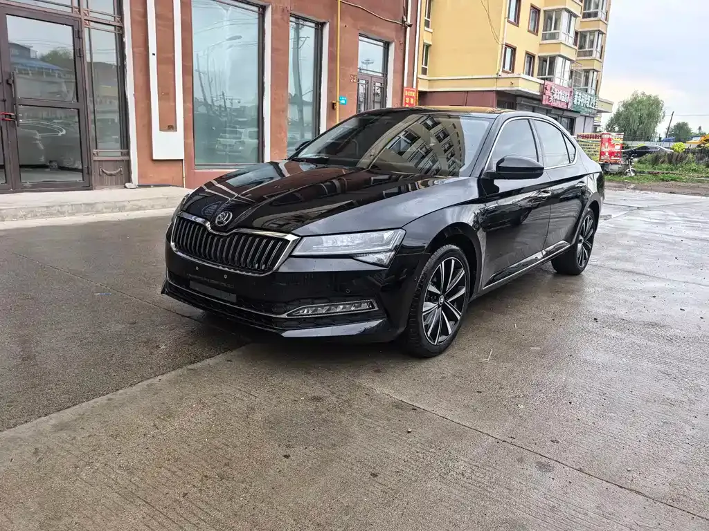 Skoda Superb — фото 1