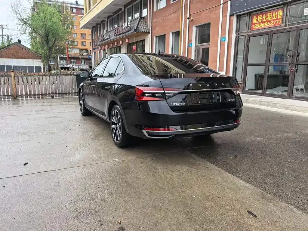 Skoda Superb — фото 10