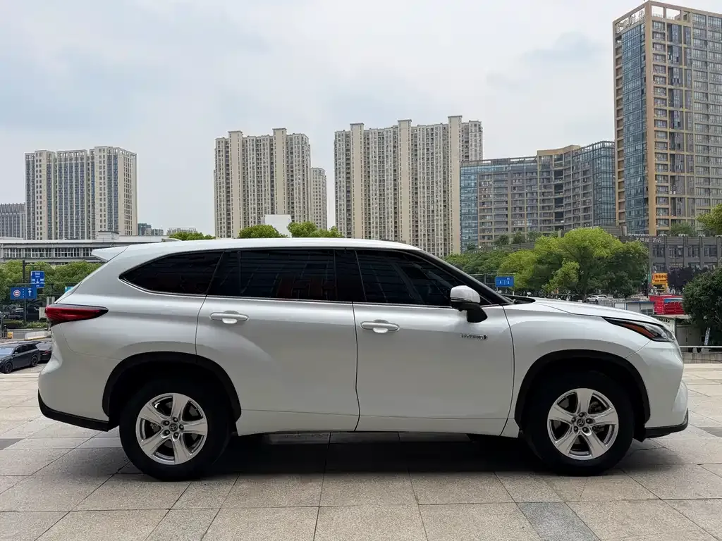 Toyota Highlander — фото 5