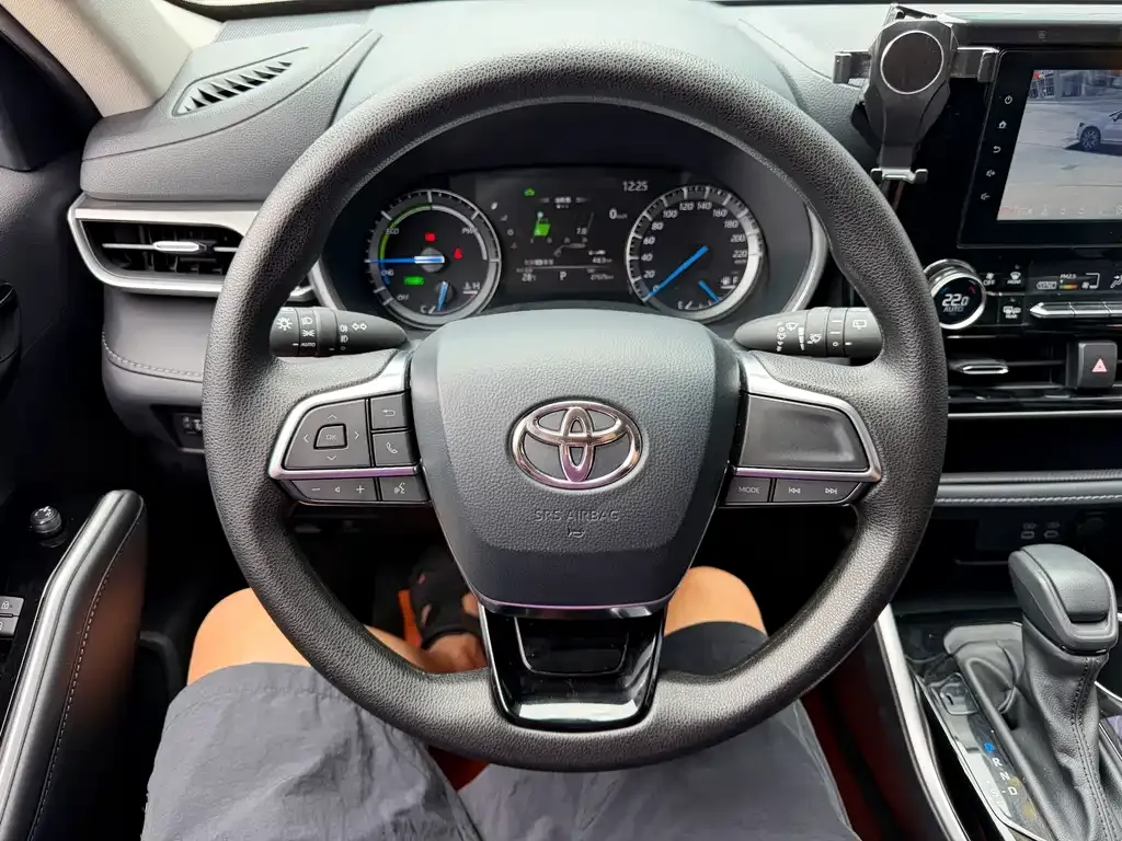 Toyota Highlander — фото 10