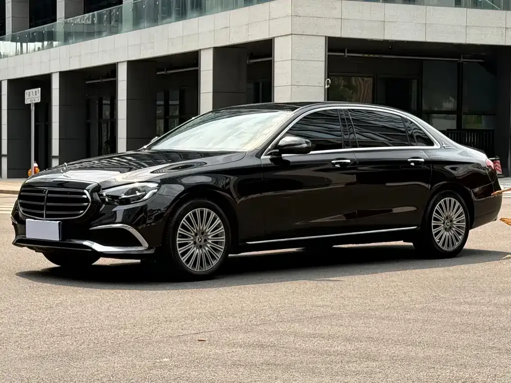 Mercedes-Benz E-Class — фото 1