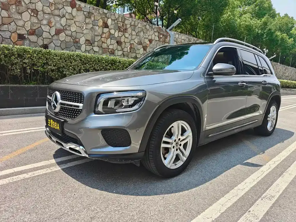 Mercedes-Benz GLB — фото 1