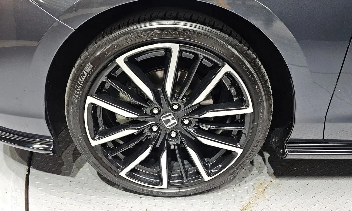 Honda Accord — фото 10
