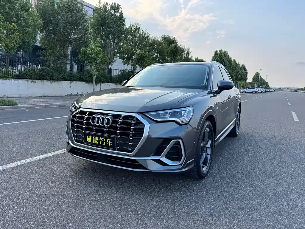 Audi Q3 — фото 1