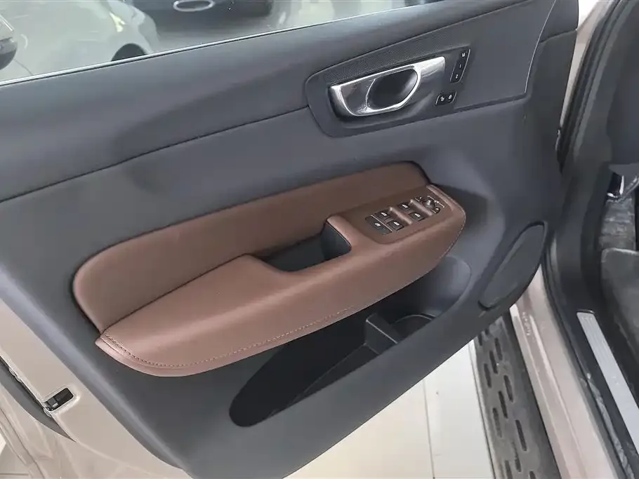 Volvo XC60 — фото 2
