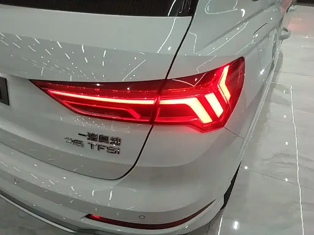 Audi Q3 — фото 7