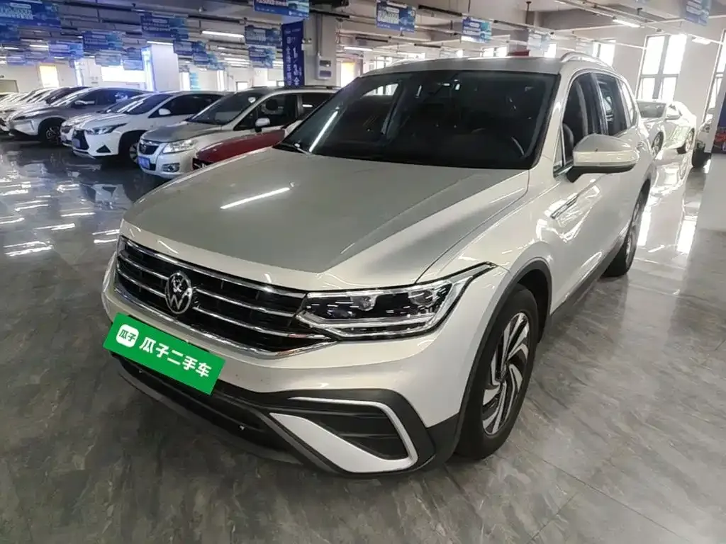 Volkswagen Tiguan L — фото 4