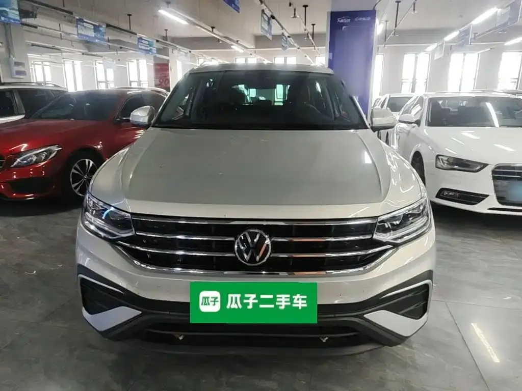 Volkswagen Tiguan L — фото 8