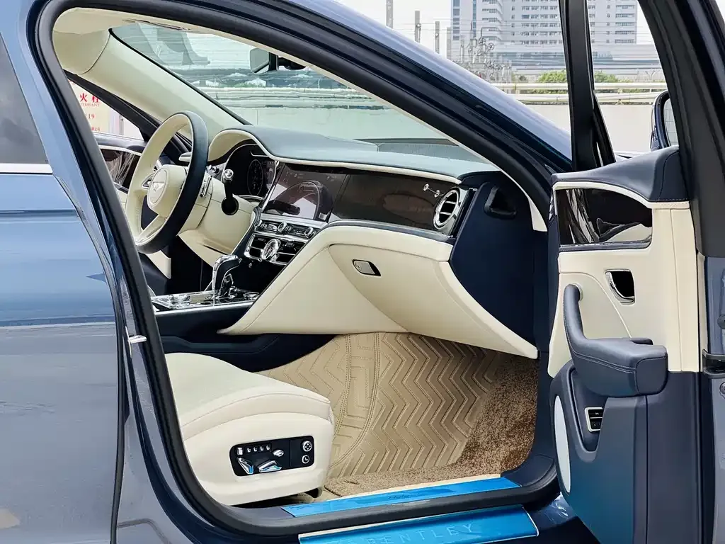 Bentley Flying Spur PHEV 2022 из CN, фото 2